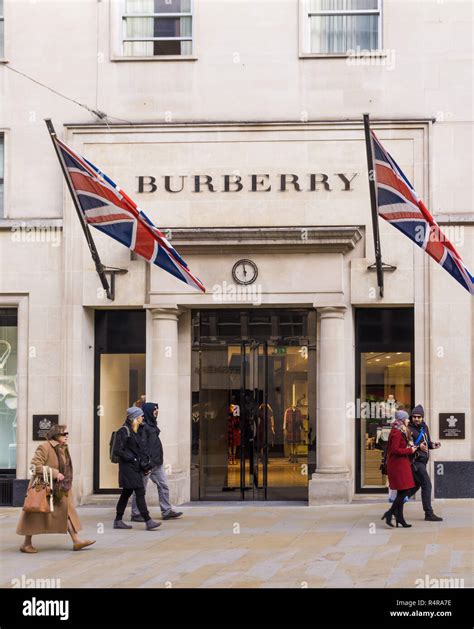 wie fällt burberry london aus|Burberry London flagship.